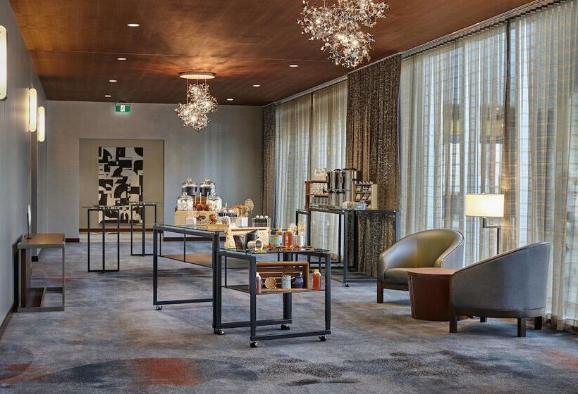 فندق Calgary Airport Marriott Interminal