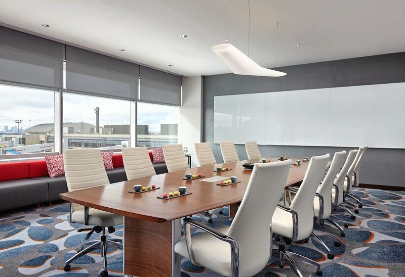 فندق Calgary Airport Marriott Interminal