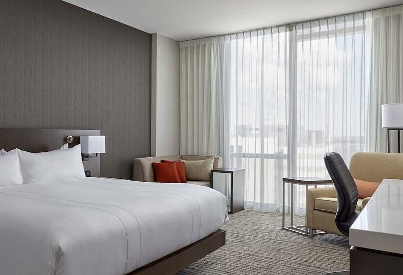 فندق Calgary Airport Marriott Interminal