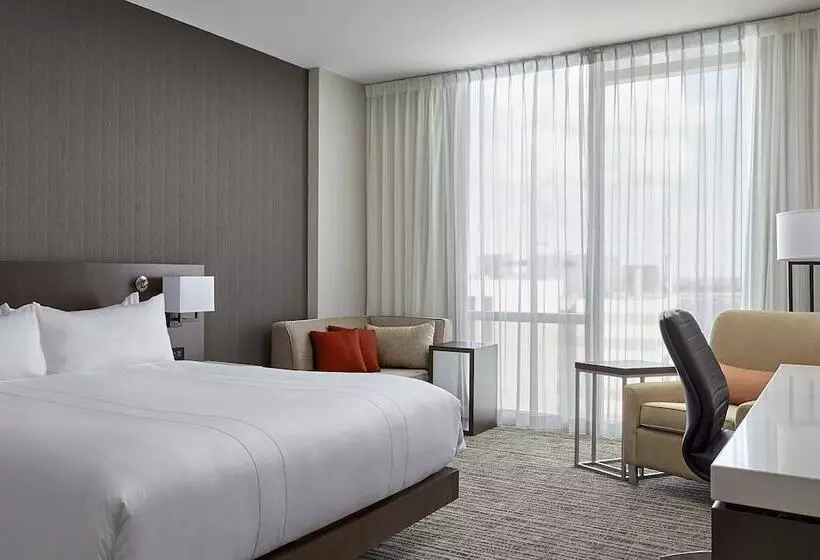 ホテル Calgary Airport Marriott Interminal