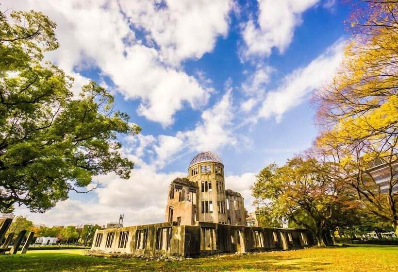 Hiroshima Capsule Hotel & Sauna New Japan Ex   Caters To Men