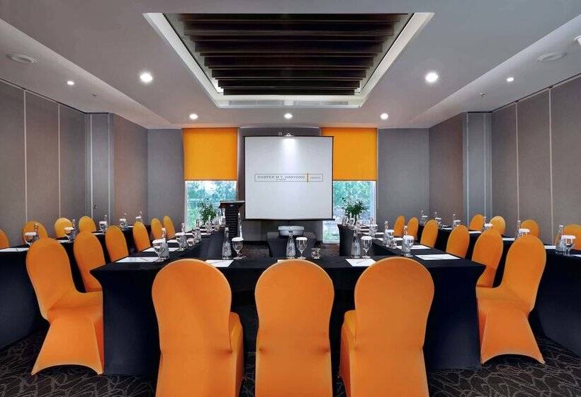 Szálloda Harper Mt Haryono By Aston