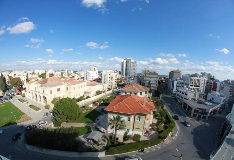 هتل Rise Street Art