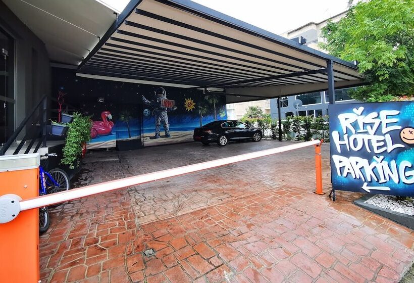 هتل Rise Street Art