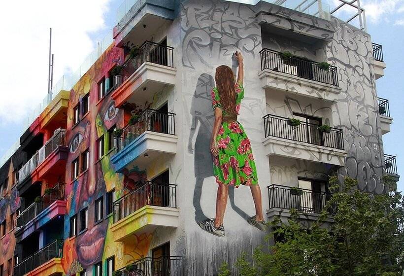 هتل Rise Street Art