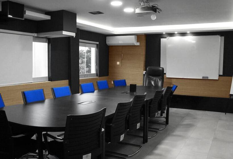 هتل Rise Street Art