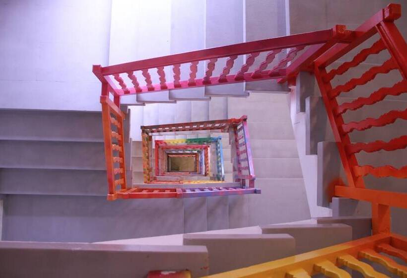 هتل Rise Street Art