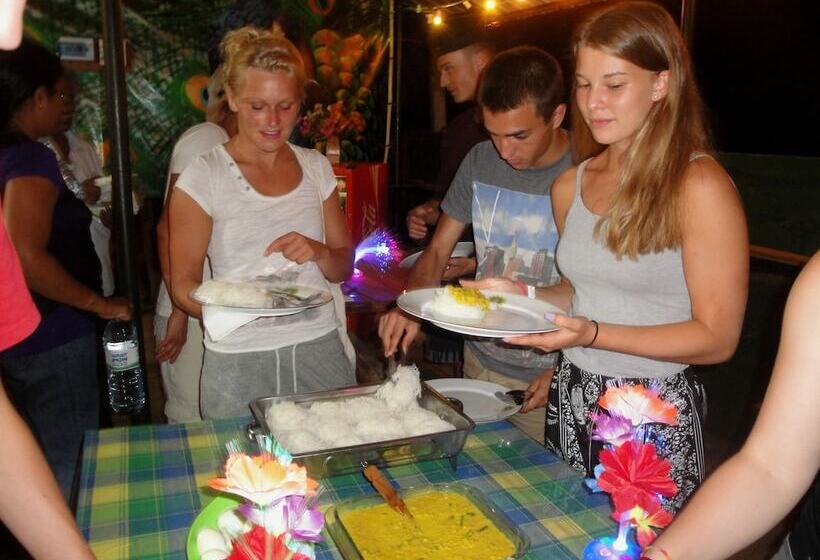 Отель The Green Guest House