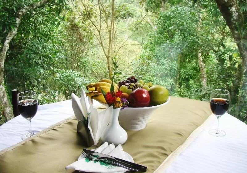 Hotelli The Mountain Courtyard Thekkady
