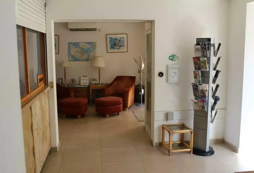 Huli & Apartments