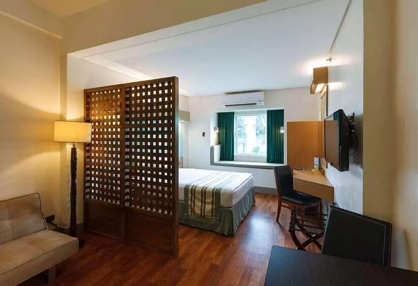 Microtel By Wyndham South Forbes Near Nuvali
