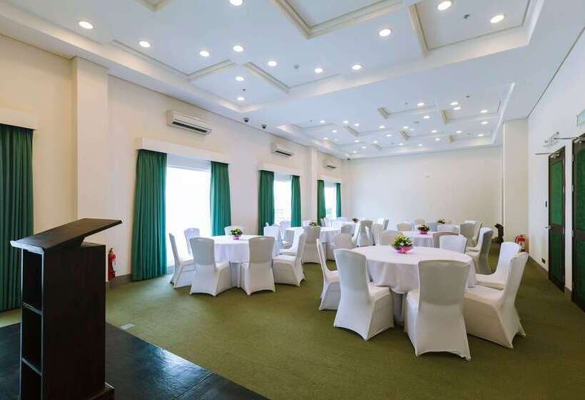 Microtel By Wyndham South Forbes Near Nuvali