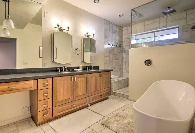 Tempe Escape W/ Patio & Bar   11 Mi To Phoenix!