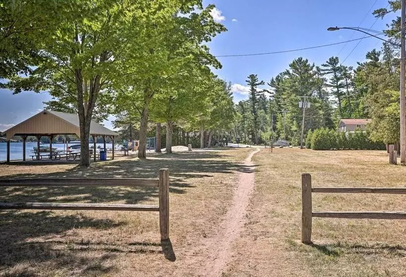 Suttons Bay  Bayview Cottage  W/ Deck & Gas Grill!