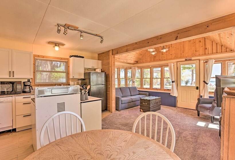 Suttons Bay  Bayview Cottage  W/ Deck & Gas Grill!