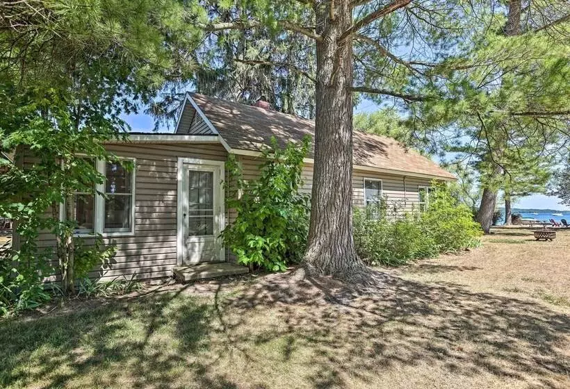 Suttons Bay  Bayview Cottage  W/ Deck & Gas Grill!