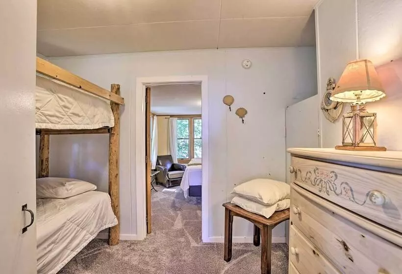 Suttons Bay  Bayview Cottage  W/ Deck & Gas Grill!