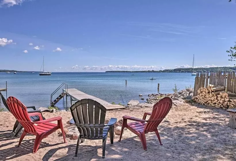 Suttons Bay  Bayview Cottage  W/ Deck & Gas Grill!