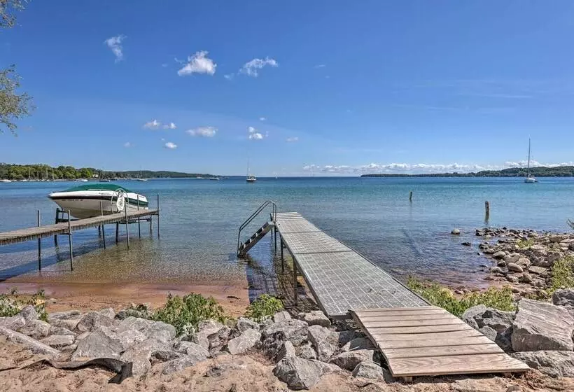 Suttons Bay  Bayview Cottage  W/ Deck & Gas Grill!