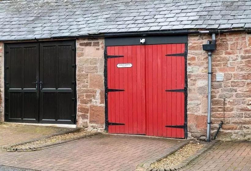 Beautiful 2 Bed Cottage In Brampton