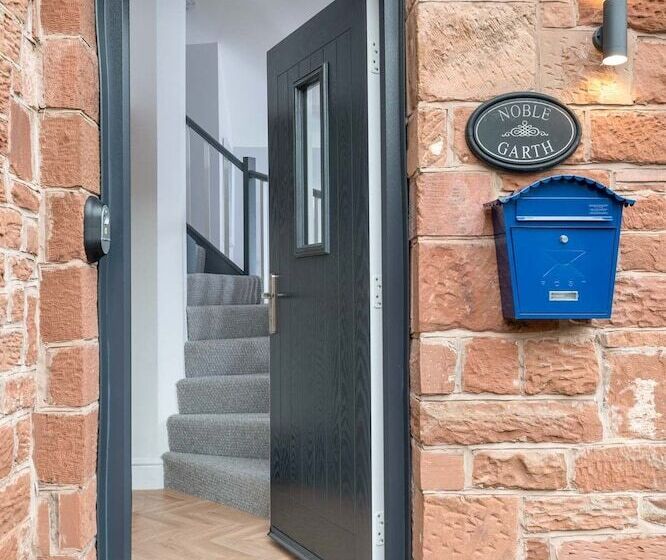 Beautiful 2 Bed Cottage In Brampton