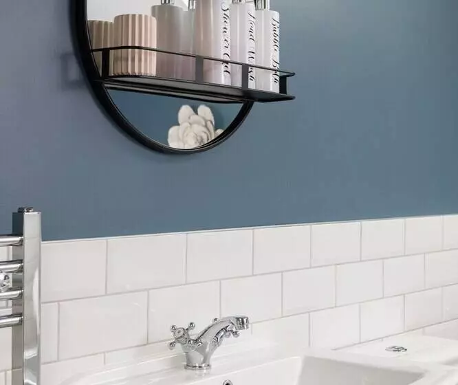 Beautiful 2 Bed Cottage In Brampton