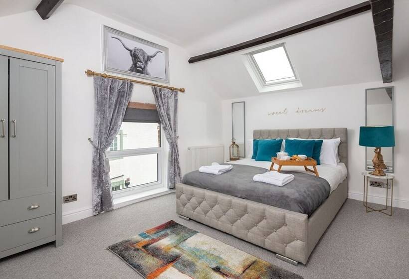 Beautiful 2 Bed Cottage In Brampton