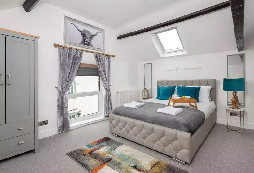 Beautiful 2 Bed Cottage In Brampton