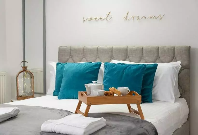 Beautiful 2 Bed Cottage In Brampton