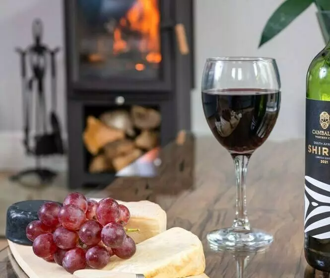 Beautiful 2 Bed Cottage In Brampton