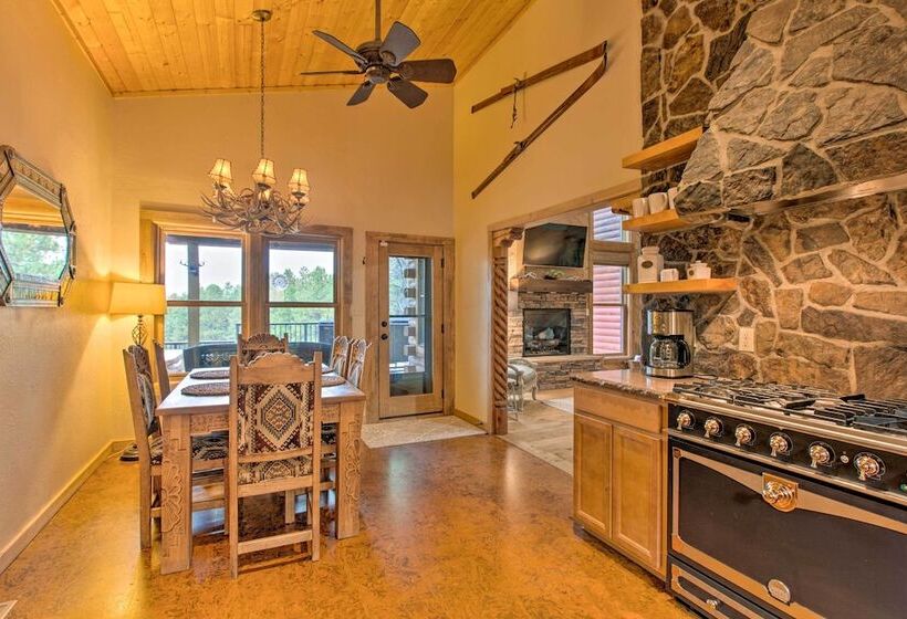 Blue Spruce Cabin  W / Hot Tub & Resort Amenities