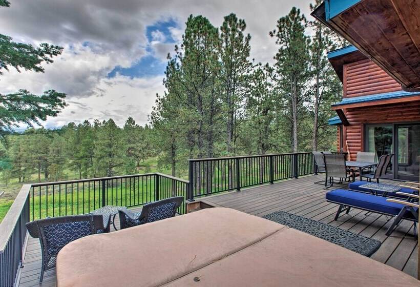 Blue Spruce Cabin  W / Hot Tub & Resort Amenities