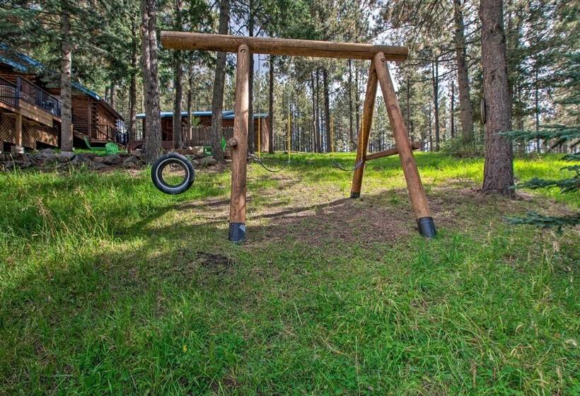 Blue Spruce Cabin  W / Hot Tub & Resort Amenities