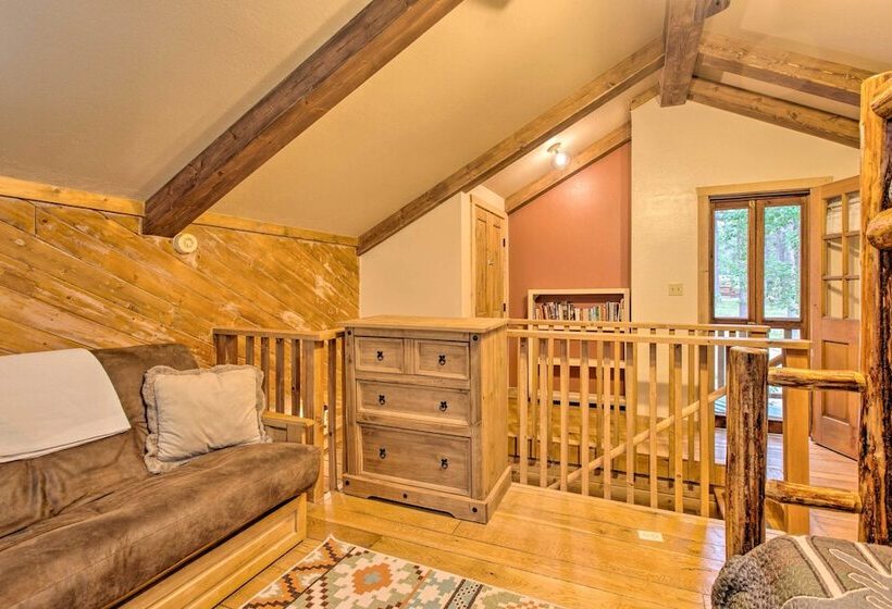 Blue Spruce Cabin  W / Hot Tub & Resort Amenities