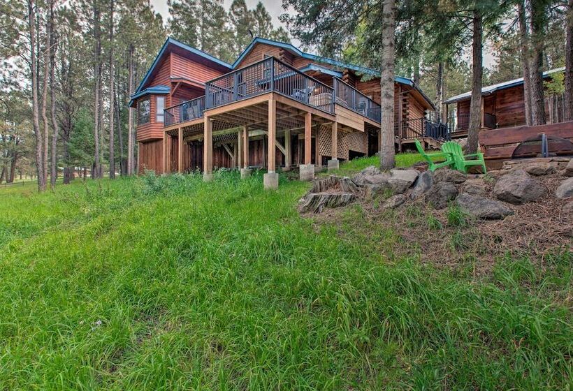 Blue Spruce Cabin  W / Hot Tub & Resort Amenities