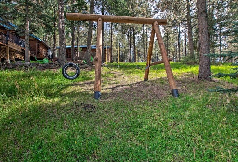 Blue Spruce Cabin  W / Hot Tub & Resort Amenities