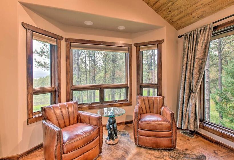 Blue Spruce Cabin  W / Hot Tub & Resort Amenities