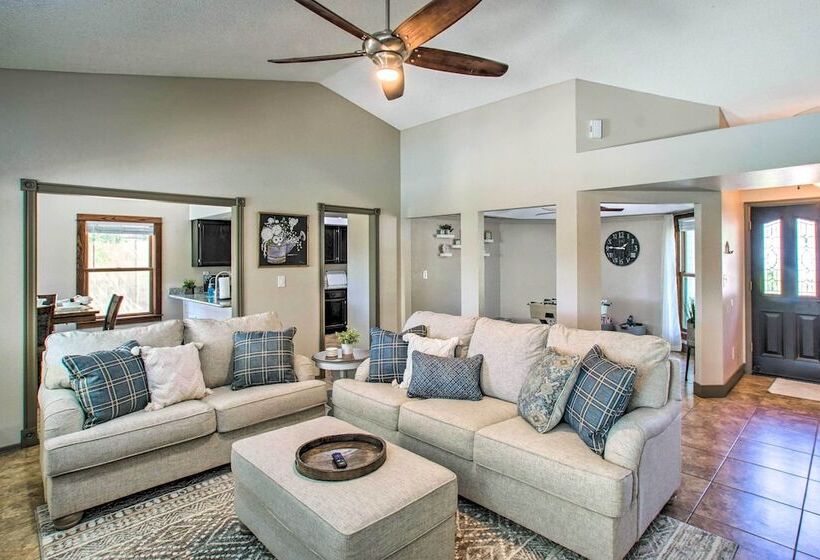 Bright Az Oasis W/ Fire Pit, Yard & Grill!