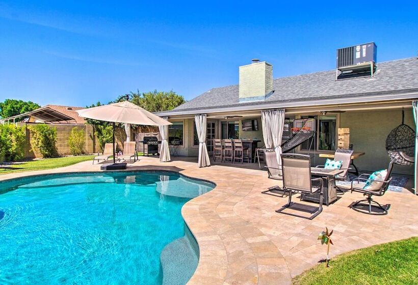 Bright Az Oasis W/ Fire Pit, Yard & Grill!