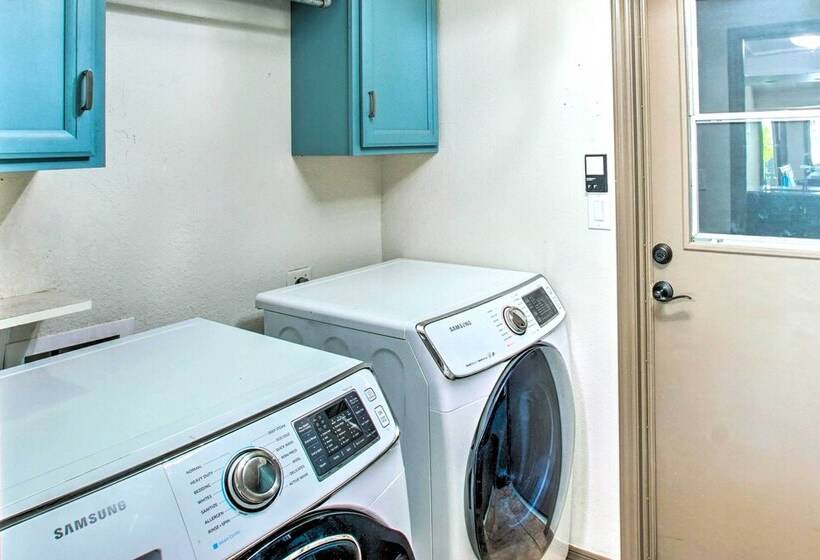 Bright Az Oasis W/ Fire Pit, Yard & Grill!