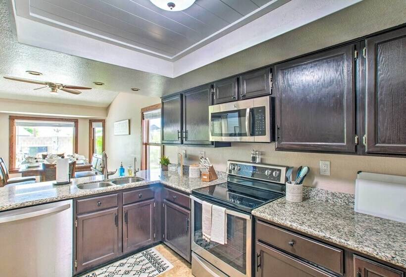 Bright Az Oasis W/ Fire Pit, Yard & Grill!