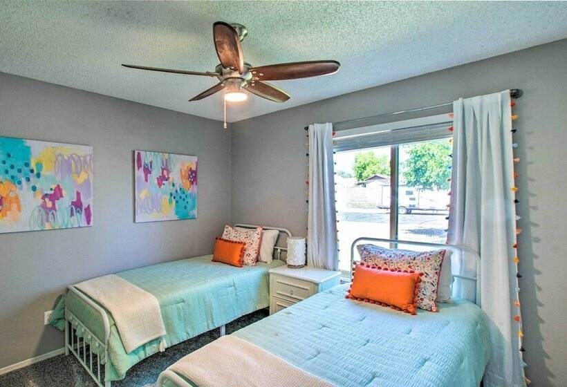 Bright Az Oasis W/ Fire Pit, Yard & Grill!