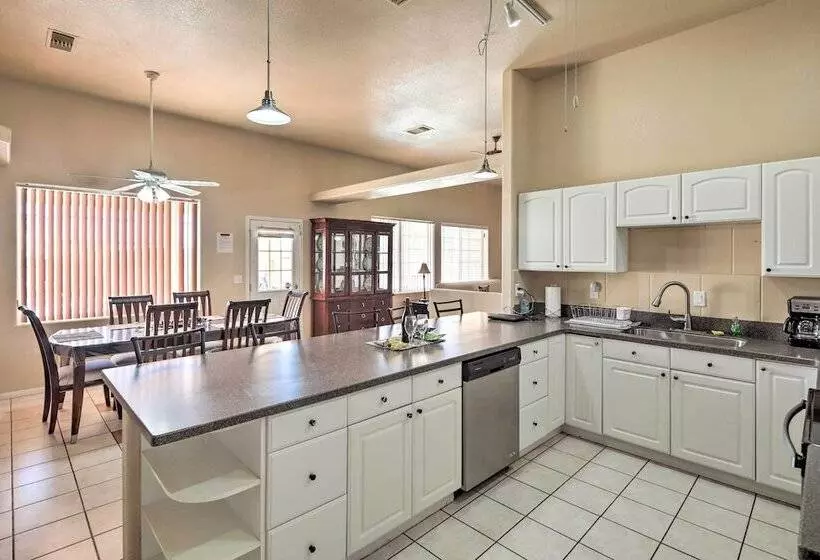 Bullhead City Home: Tesla Charger ~ 3 Mi To River