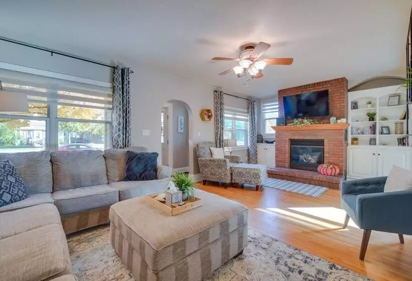 Charming Getaway, Walk To Windsor Lake & Downtown!