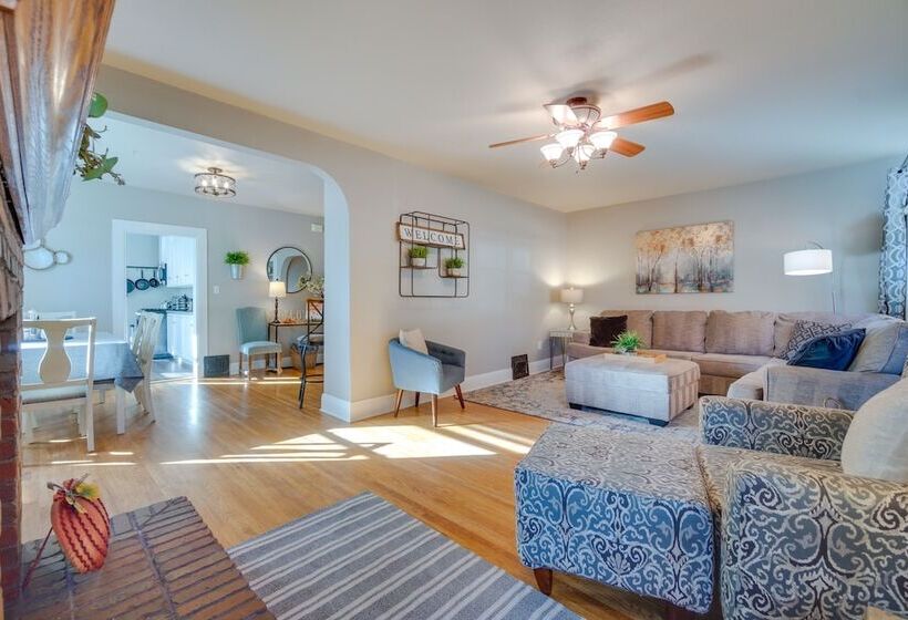 Charming Getaway, Walk To Windsor Lake & Downtown!