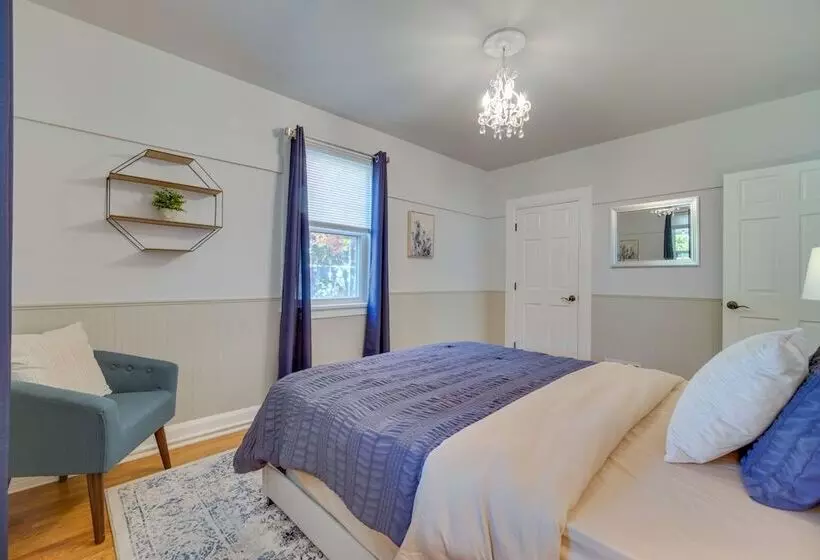 Charming Getaway, Walk To Windsor Lake & Downtown!