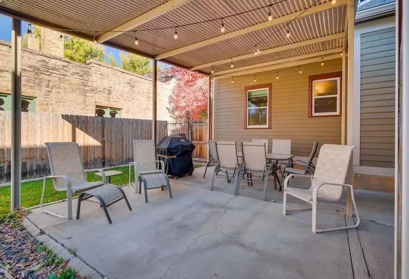 Charming Getaway, Walk To Windsor Lake & Downtown!