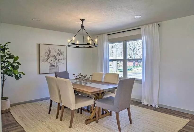 Retreat W/ Deck ~ 9 Mi To Downtown Springfield