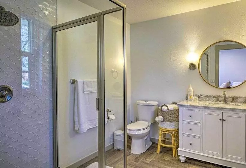 Retreat W/ Deck ~ 9 Mi To Downtown Springfield