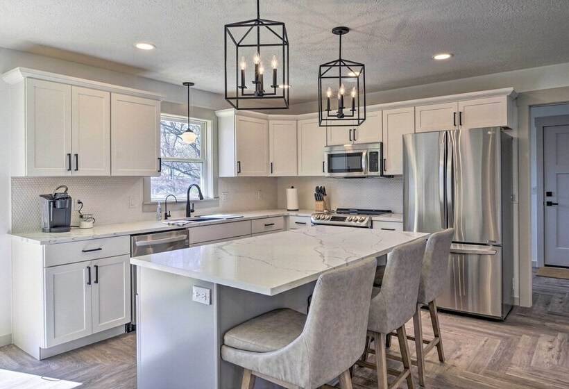 Retreat W/ Deck ~ 9 Mi To Downtown Springfield